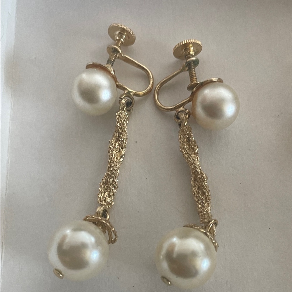 Elegant Gold-tone and Pearl Drop Earrings - no markings - Picture 2 of 10